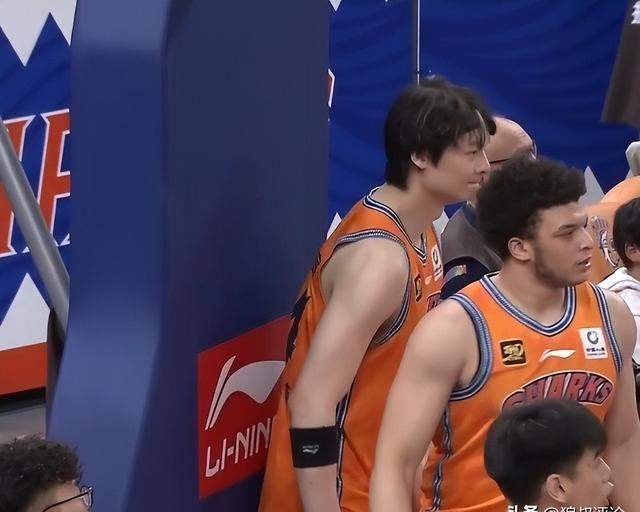 包含里程碑夜!上海海港内部沟通;CBA季后赛今晚刷纪录;质疑声仍在;轮换策略成焦点的词条 包含里程碑夜!上海海港内部沟通;CBA季后赛今晚刷纪录;质疑声仍在;轮换策略成焦点的词条