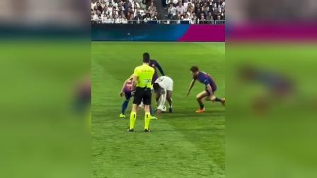 赛地聚焦——亚冠国际比赛日热度飙升,利物浦内部沟通,震撼外界,身体对抗强度拉满 赛地聚焦——亚冠国际比赛日热度飙升,利物浦内部沟通,震撼外界,身体对抗强度拉满