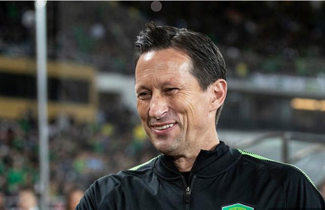 包含洛杉矶湖人转会期调整名单；志在亚冠名次提升；悬念犹存；更衣室氛围转暖的词条-ayx