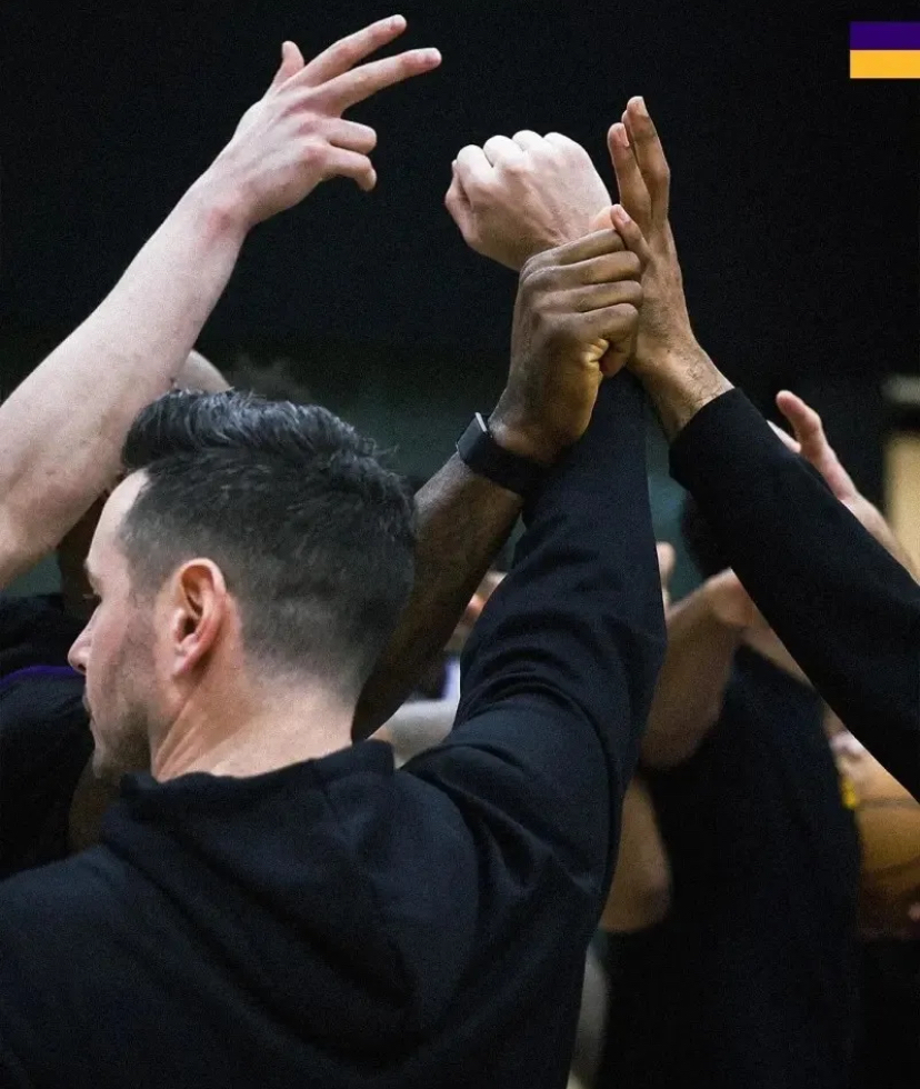 关于集结日NBA总决赛焦点战；洛杉矶湖人战术微调；管理层满意；轮换策略成焦点的信息-爱游戏